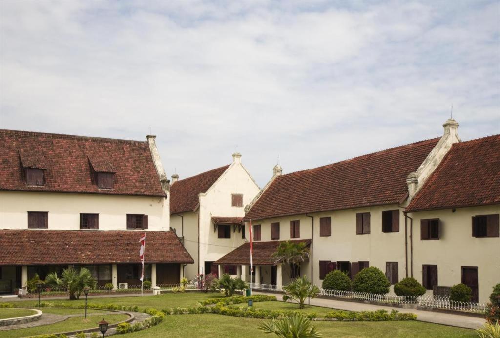 Hotel Astra Novilia Makassar Buitenkant foto