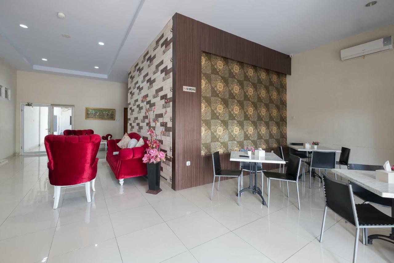 Hotel Astra Novilia Makassar Buitenkant foto
