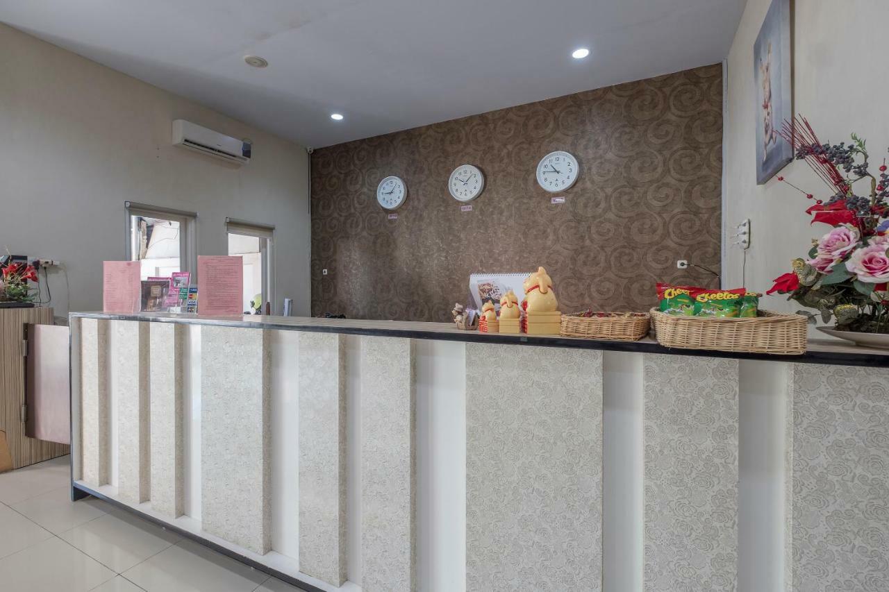 Hotel Astra Novilia Makassar Buitenkant foto