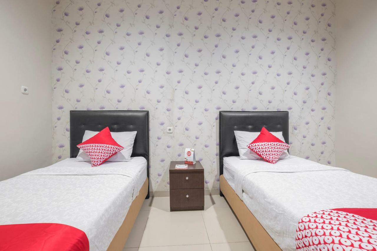 Hotel Astra Novilia Makassar Buitenkant foto