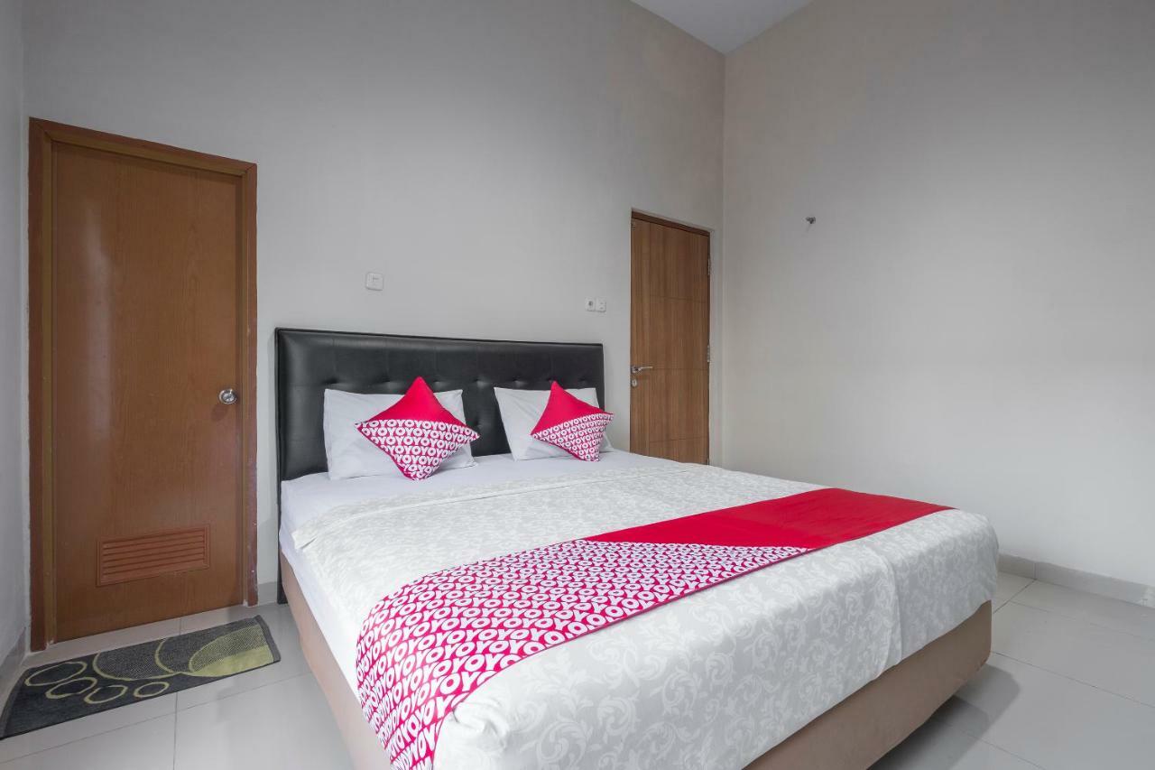 Hotel Astra Novilia Makassar Buitenkant foto