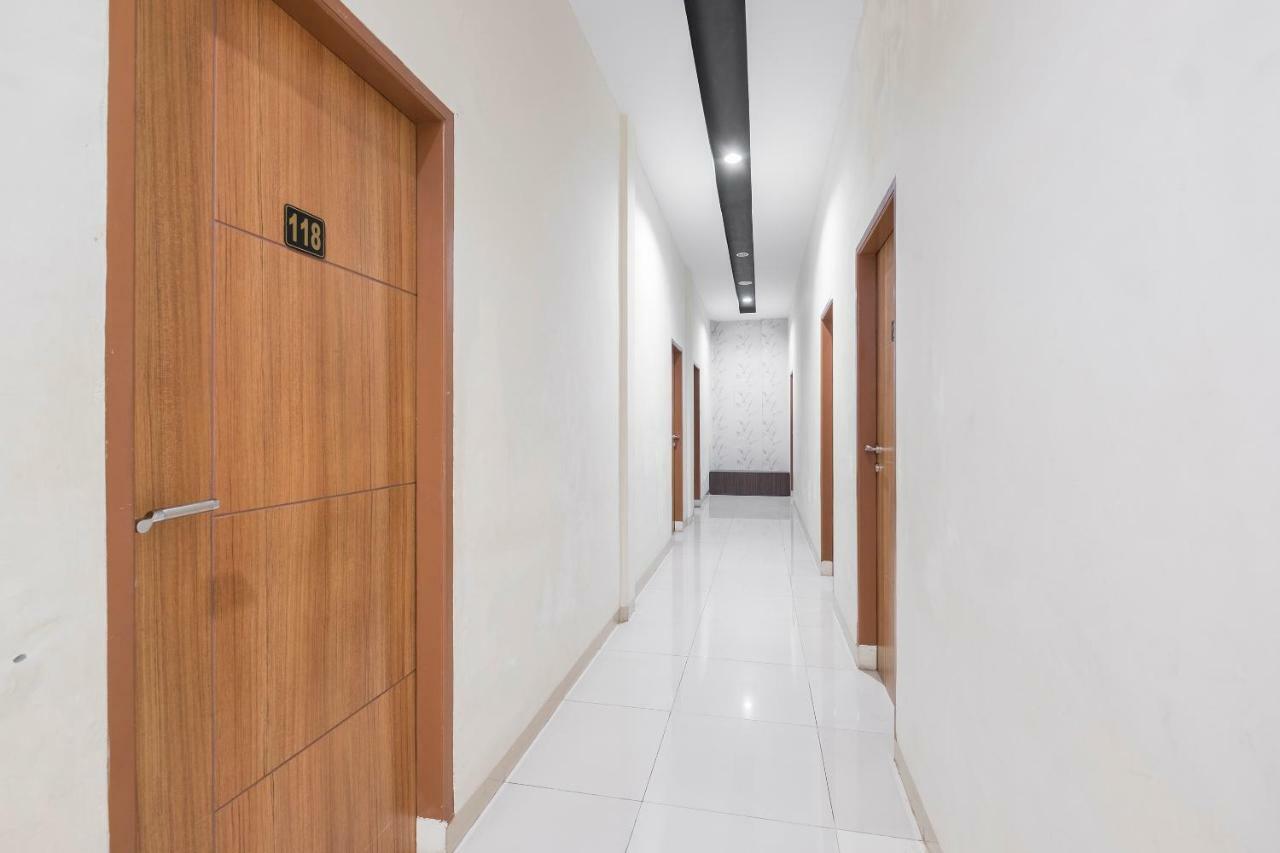 Hotel Astra Novilia Makassar Buitenkant foto
