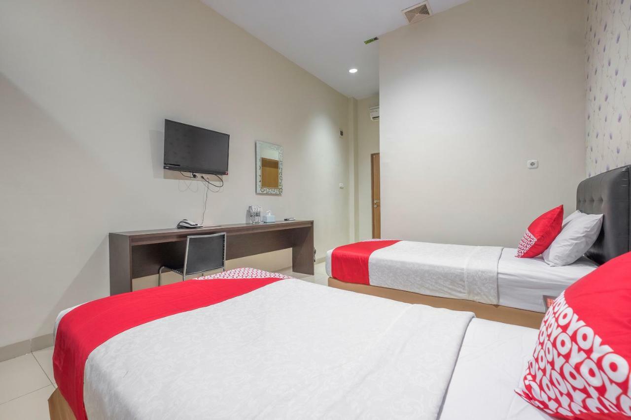 Hotel Astra Novilia Makassar Buitenkant foto