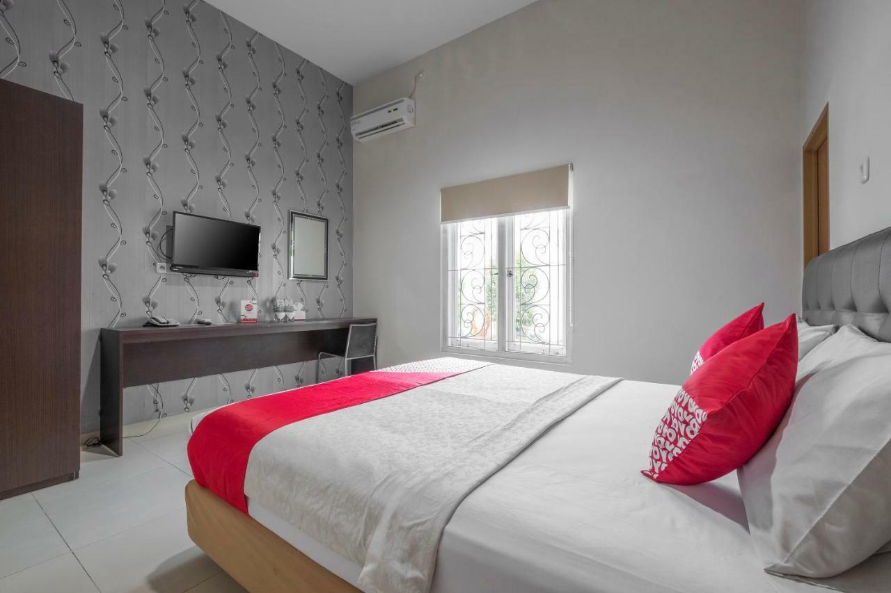 Hotel Astra Novilia Makassar Buitenkant foto