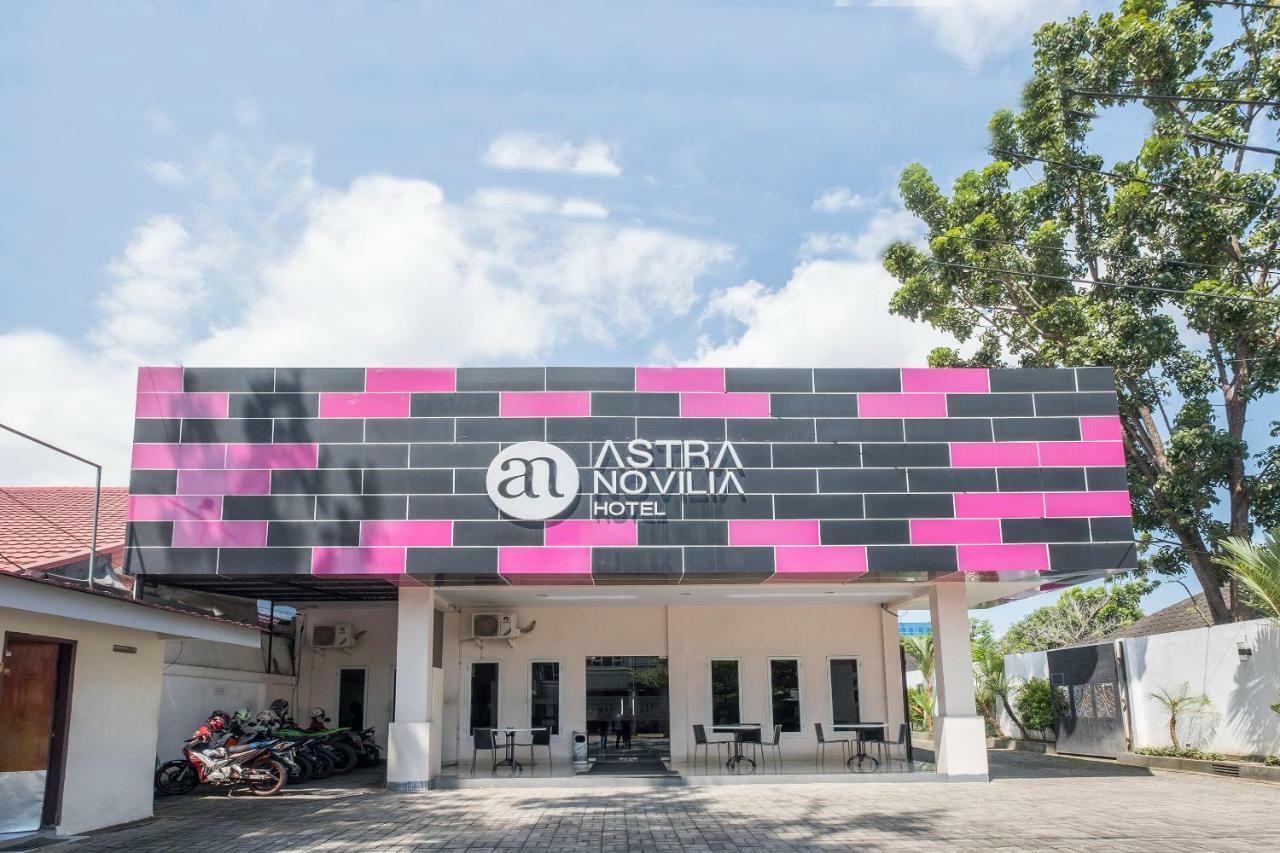 Hotel Astra Novilia Makassar Buitenkant foto