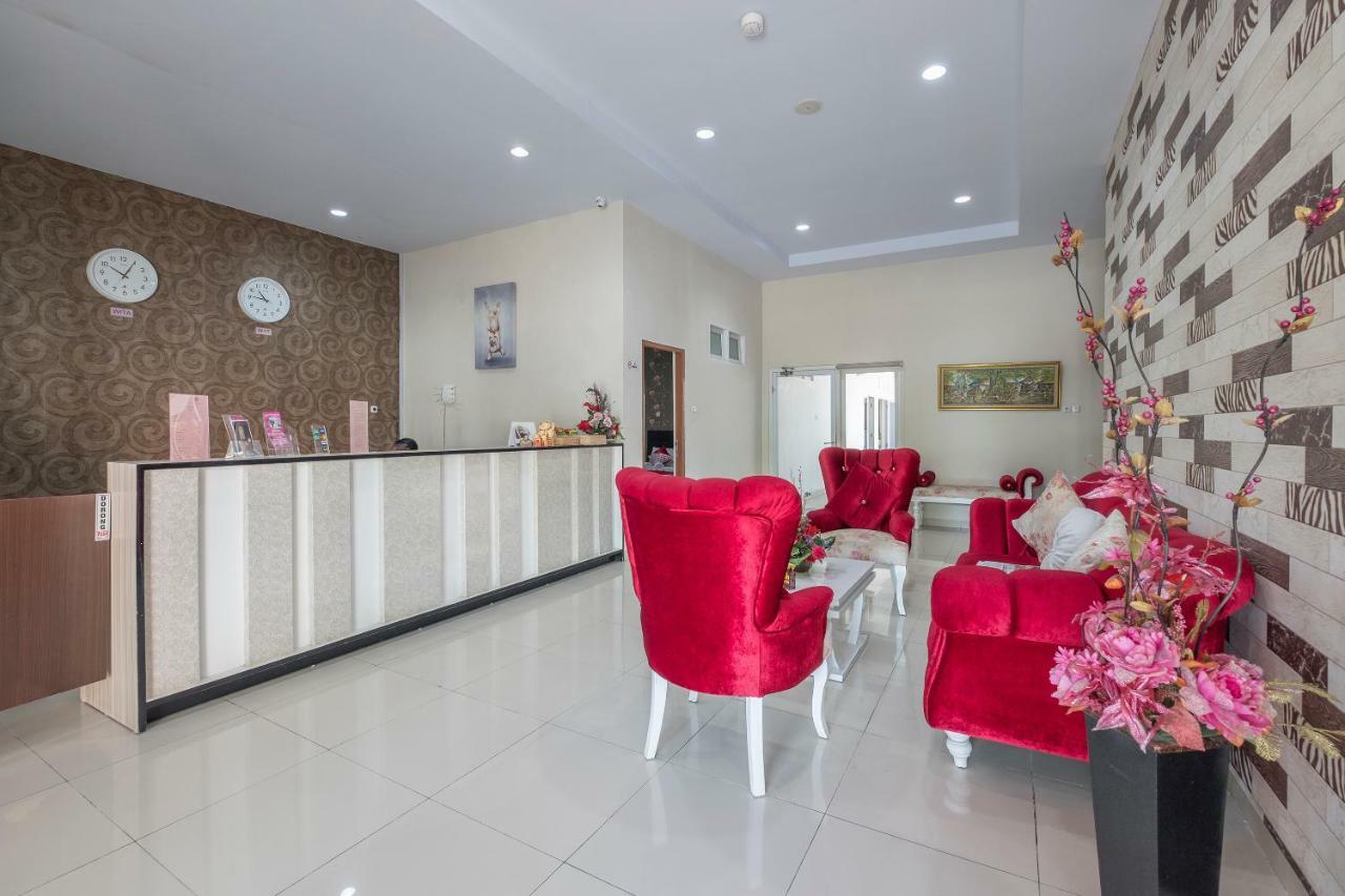 Hotel Astra Novilia Makassar Buitenkant foto