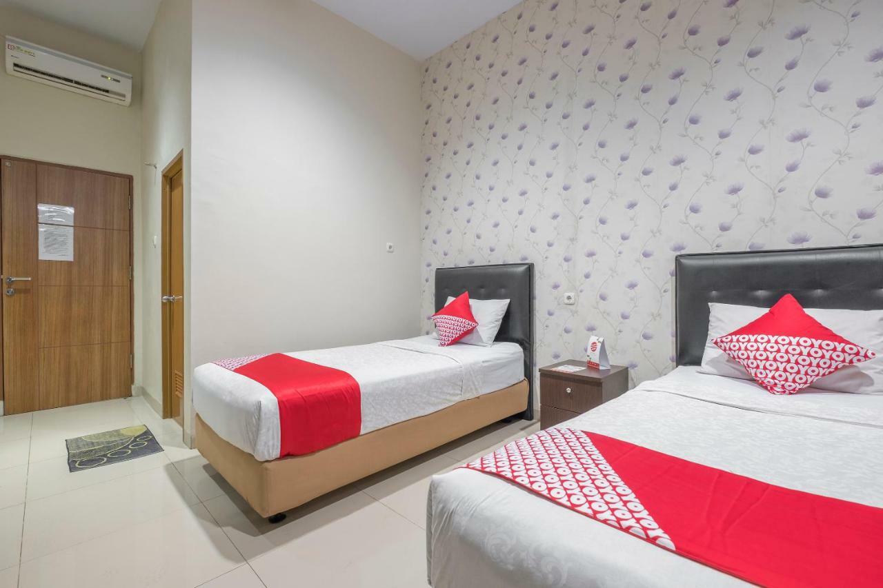 Hotel Astra Novilia Makassar Buitenkant foto