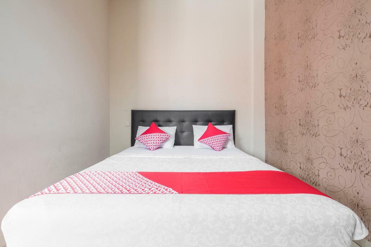Hotel Astra Novilia Makassar Buitenkant foto