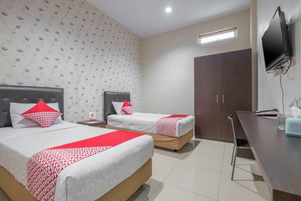 Hotel Astra Novilia Makassar Buitenkant foto