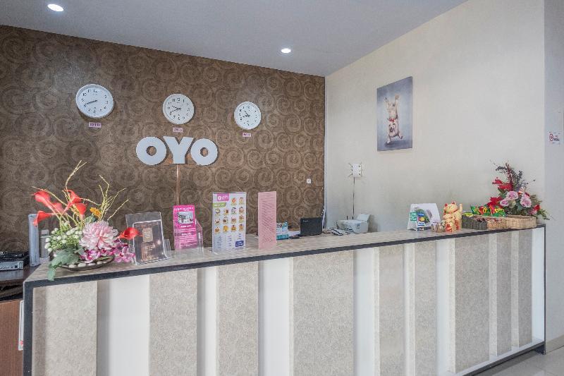 Hotel Astra Novilia Makassar Buitenkant foto