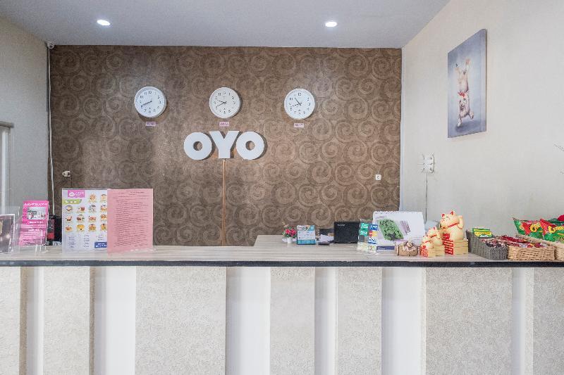 Hotel Astra Novilia Makassar Buitenkant foto