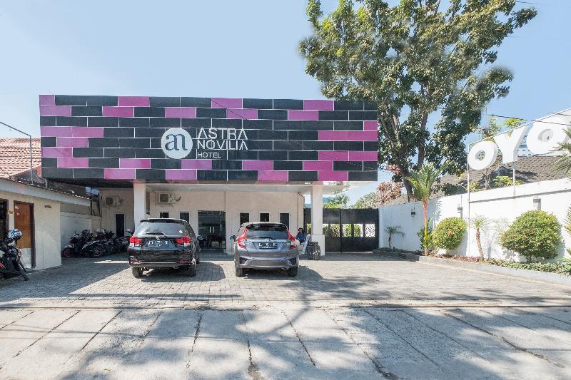 Hotel Astra Novilia Makassar Buitenkant foto