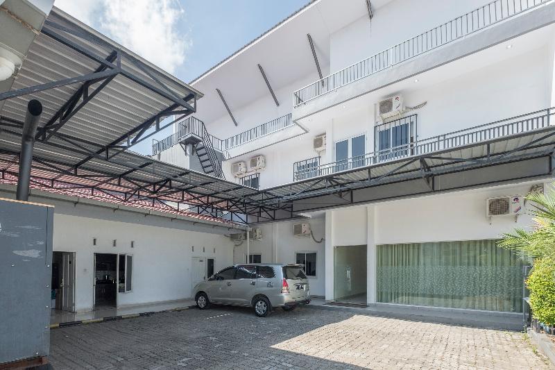 Hotel Astra Novilia Makassar Buitenkant foto