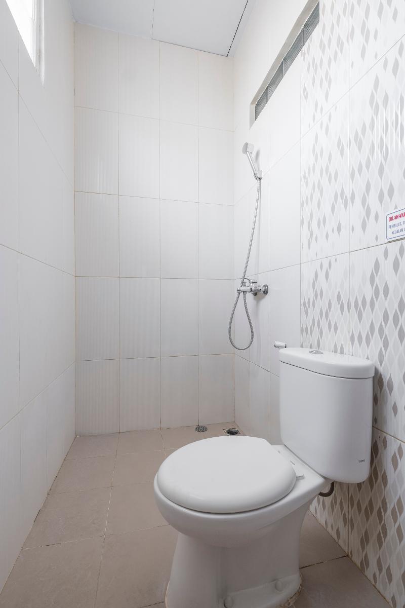 Hotel Astra Novilia Makassar Buitenkant foto